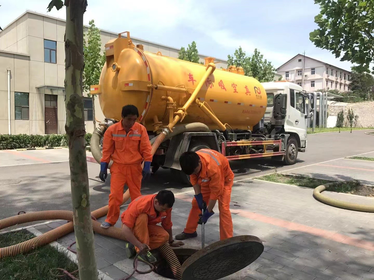 平潭化粪池清理与5-8吨吸粪车施工效率分析